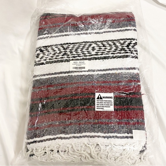 Sundream Red Aztec Woven Throw Blanket - Picture 6 of 6